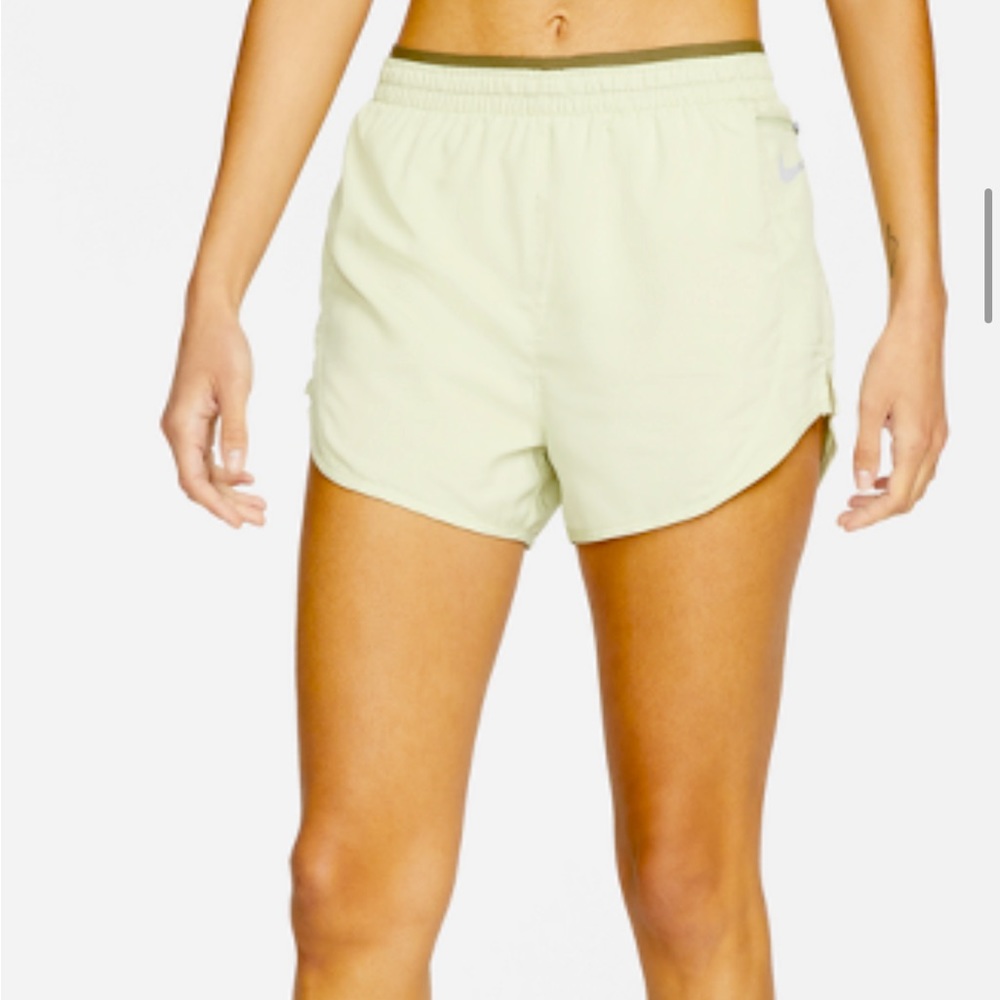 Nike Tempo Luxe 3 in Running Shorts - sage green